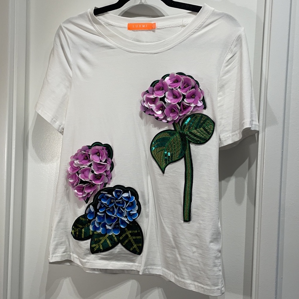 NEW ⭐️ NWOT- 3 Dimensional Designer T-shirt.   $60 Medium